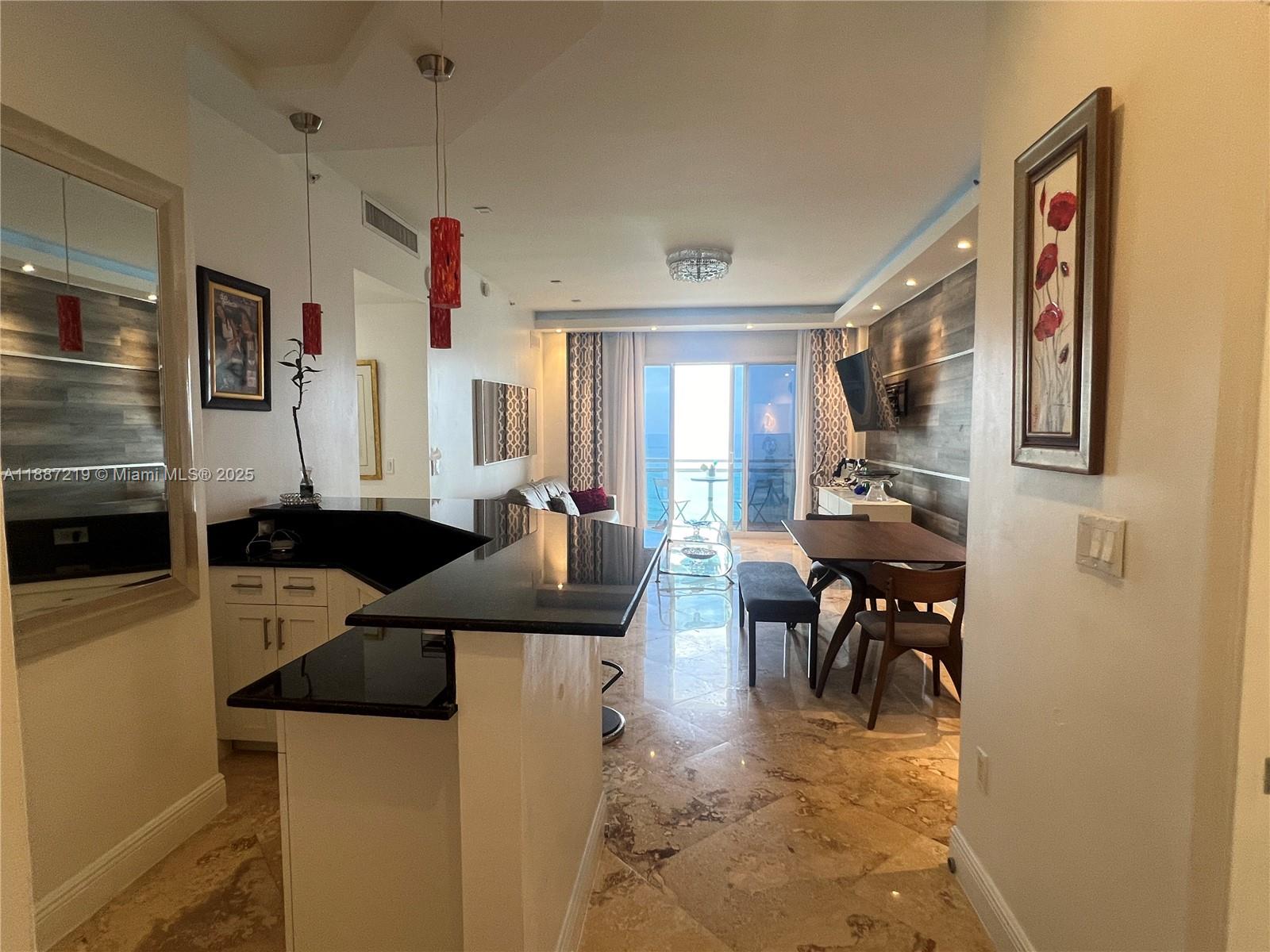 THE COLLINS CONDO - Residential Lease