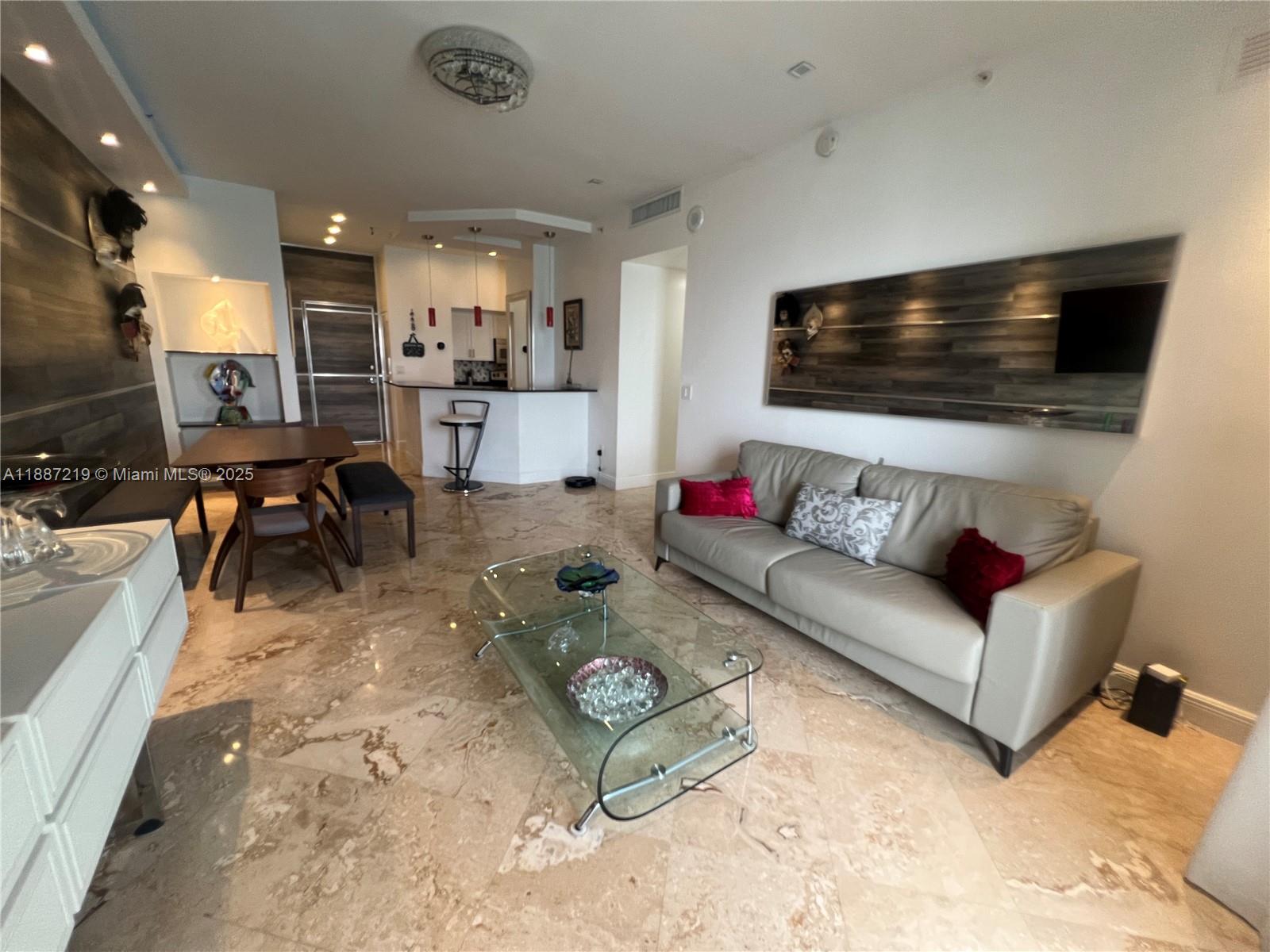 THE COLLINS CONDO - Residential Lease