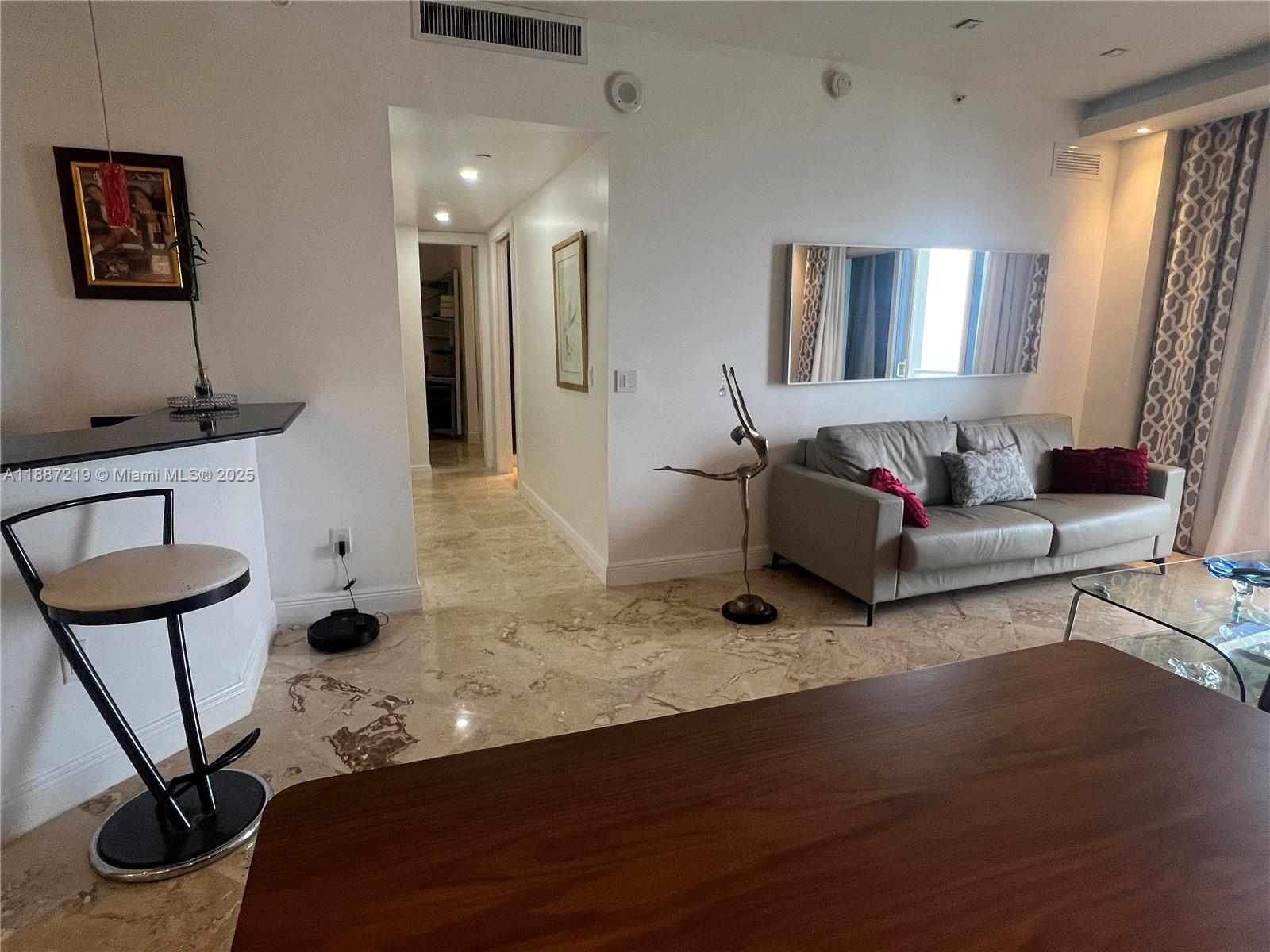 THE COLLINS CONDO - Residential Lease