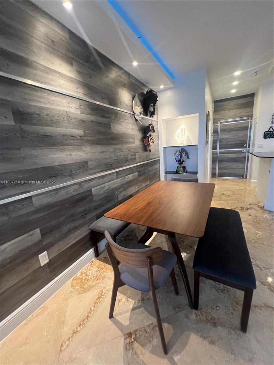 THE COLLINS CONDO - Residential Lease