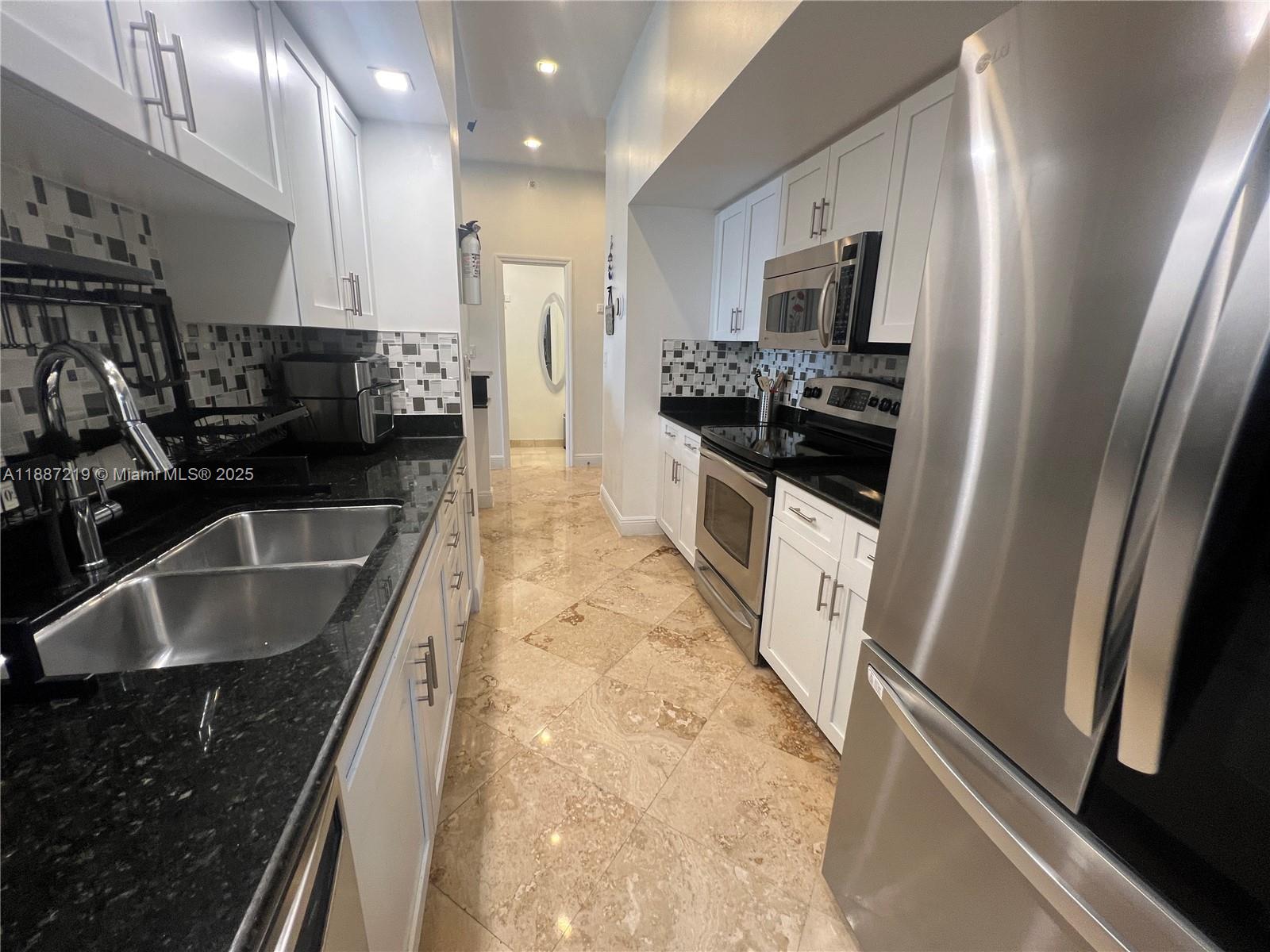 THE COLLINS CONDO - Residential Lease