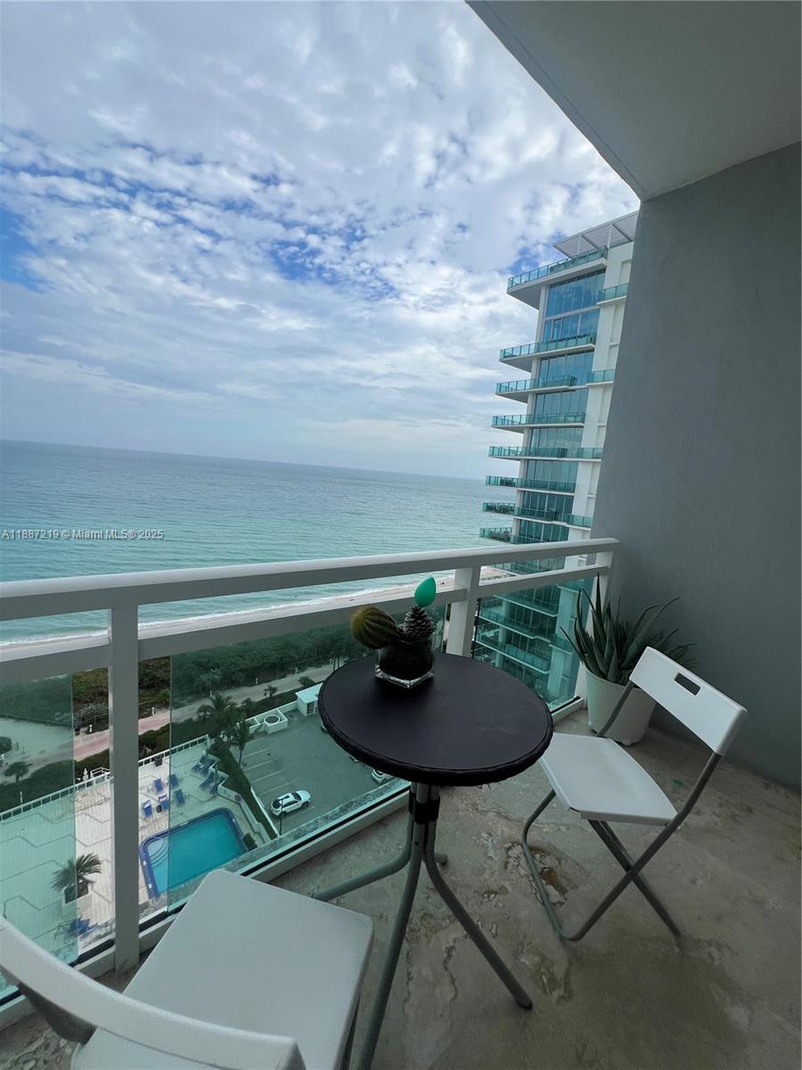 THE COLLINS CONDO - Residential Lease