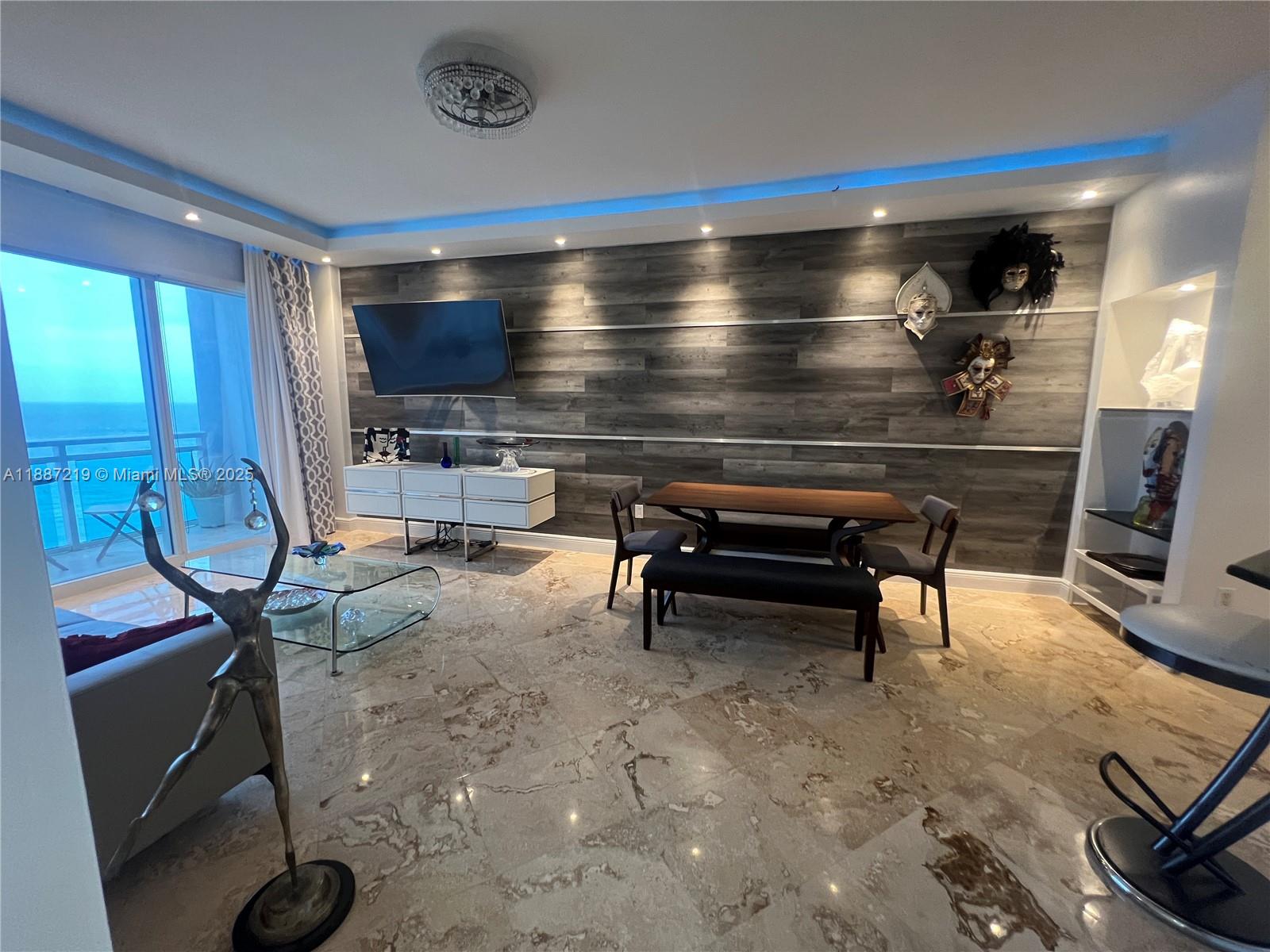 THE COLLINS CONDO - Residential Lease