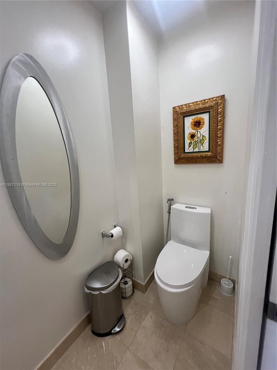 THE COLLINS CONDO - Residential Lease