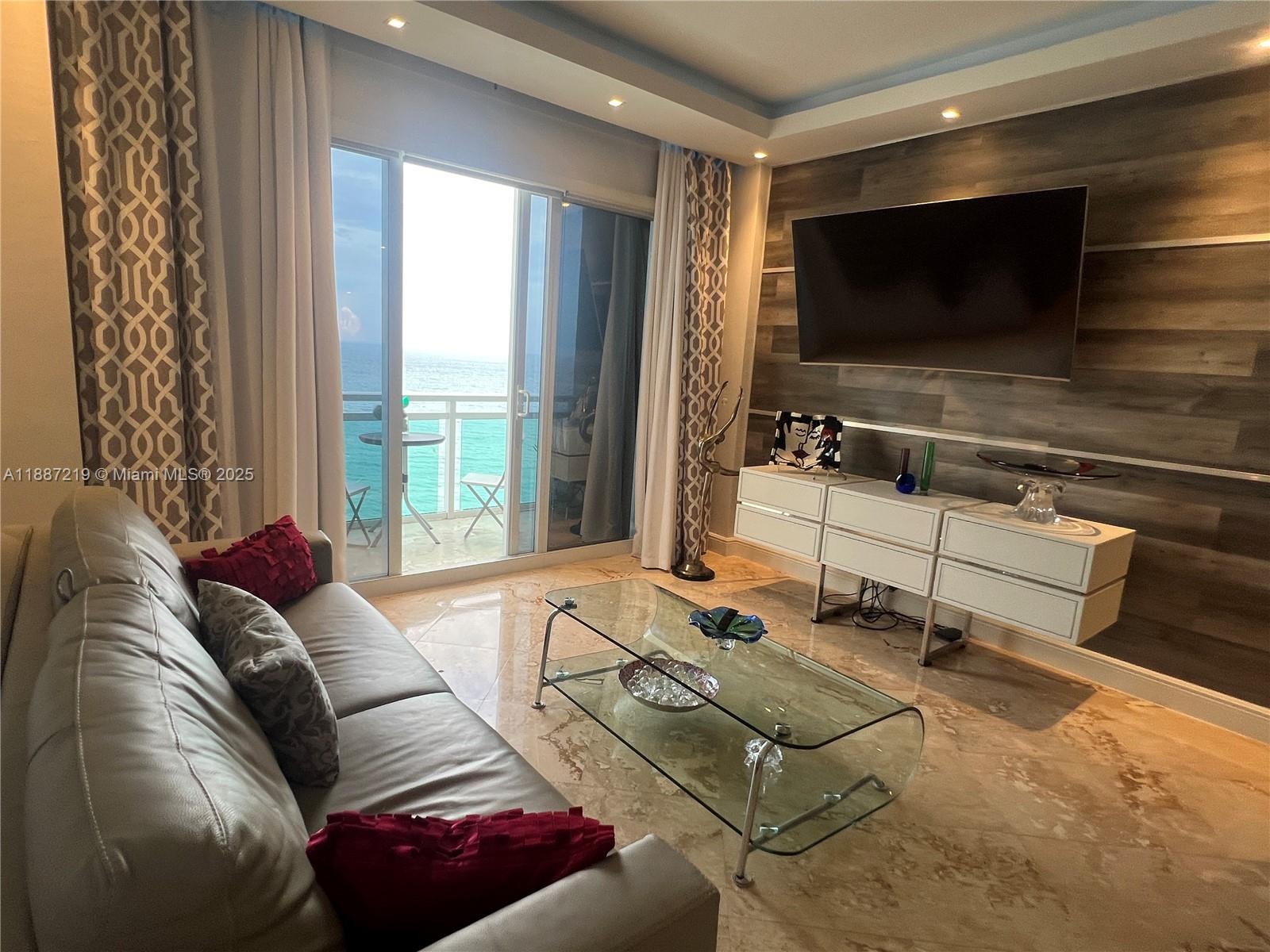 THE COLLINS CONDO - Residential Lease