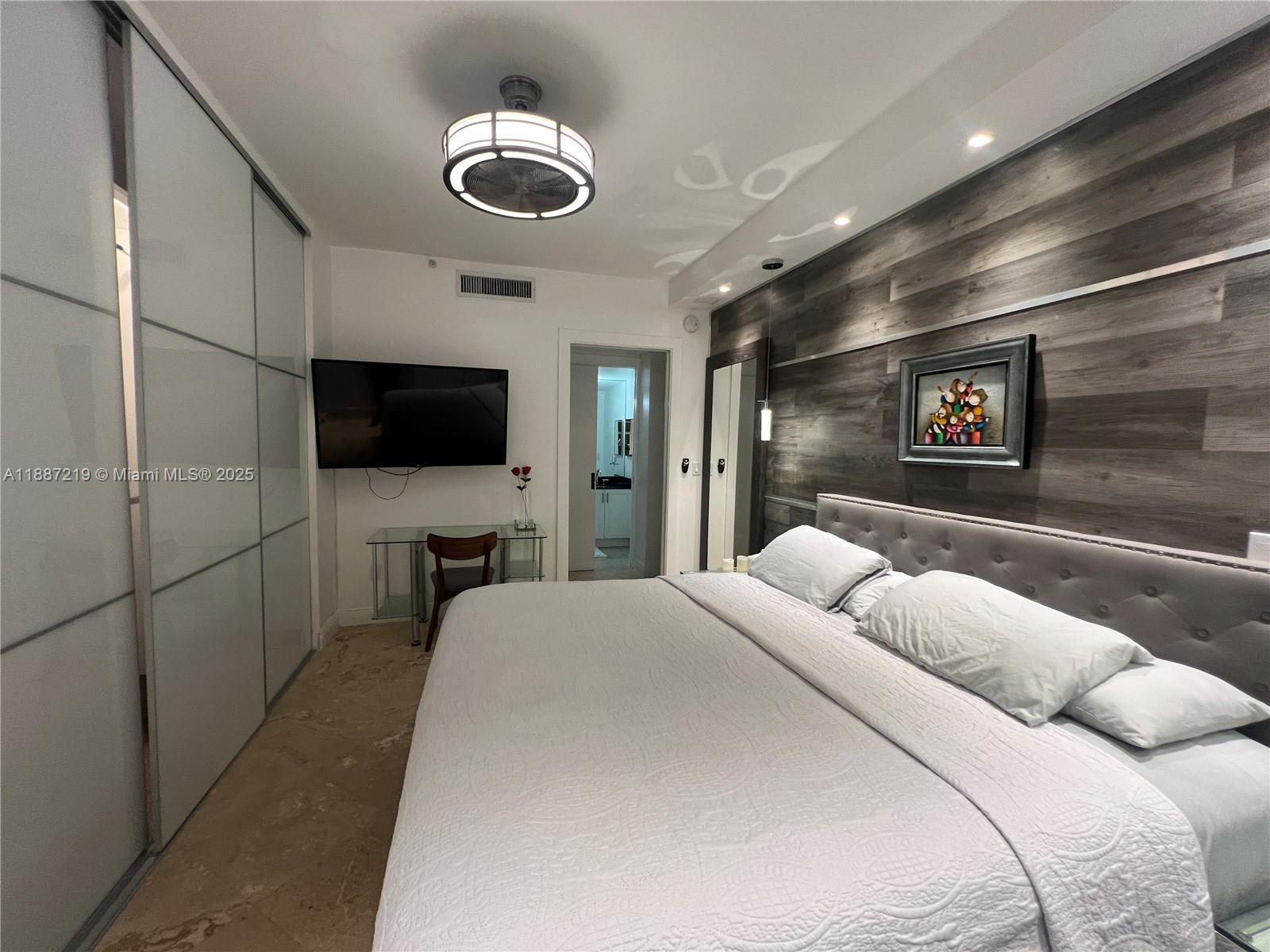 THE COLLINS CONDO - Residential Lease