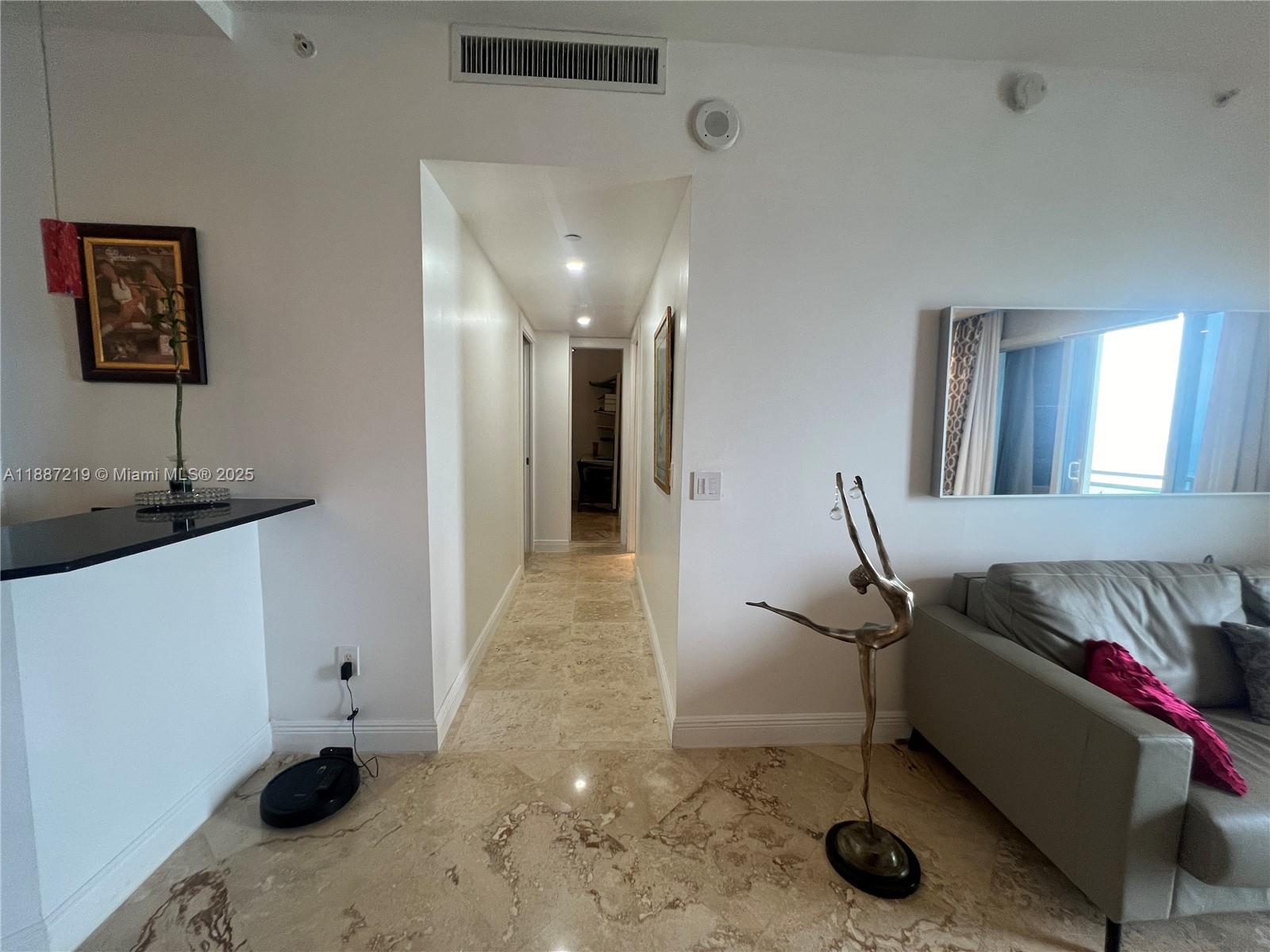 THE COLLINS CONDO - Residential Lease