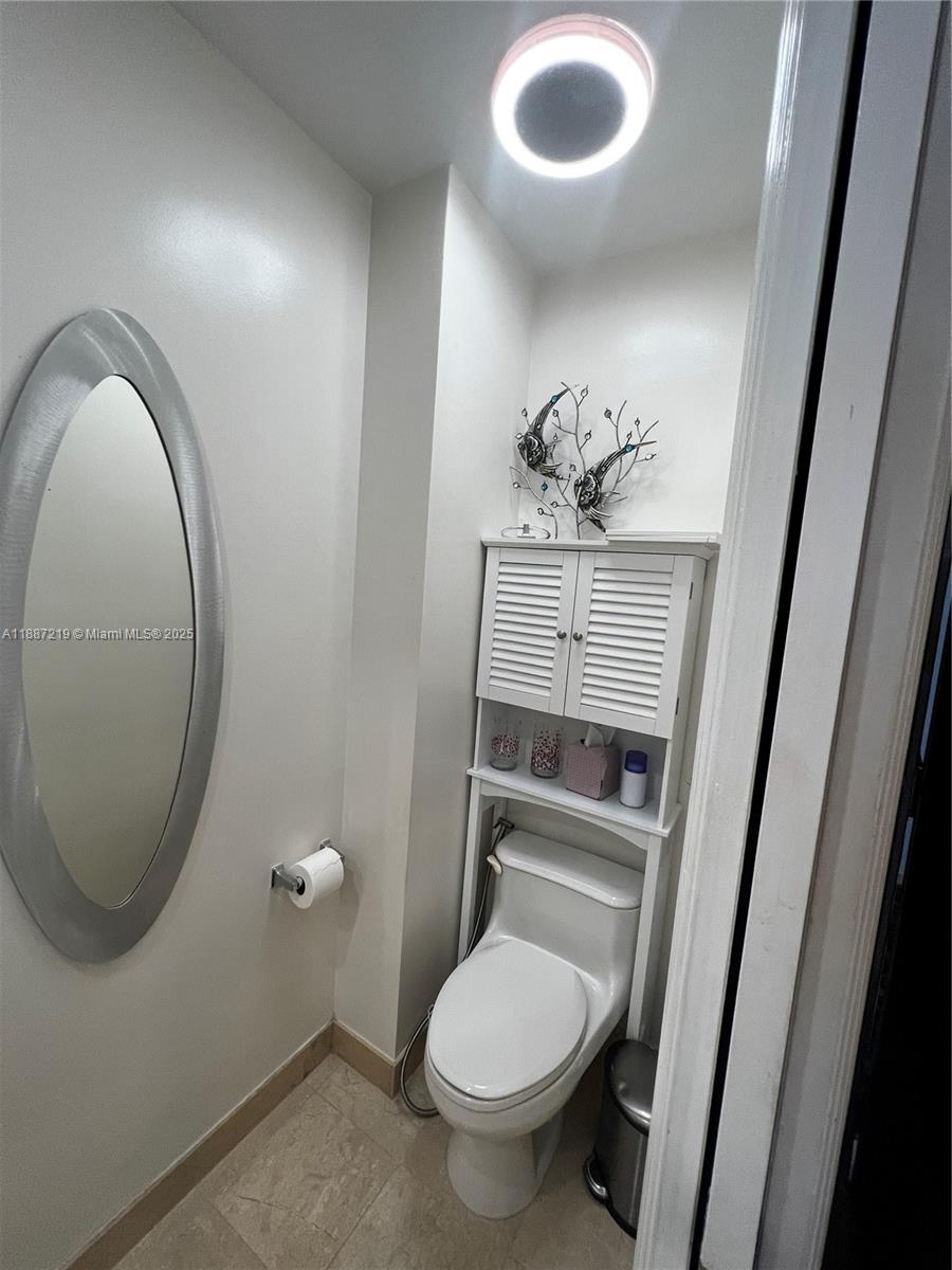 THE COLLINS CONDO - Residential Lease