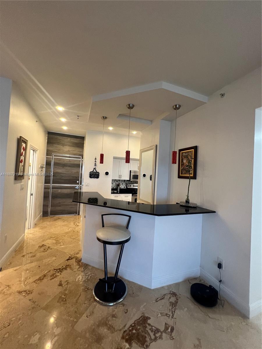 THE COLLINS CONDO - Residential Lease