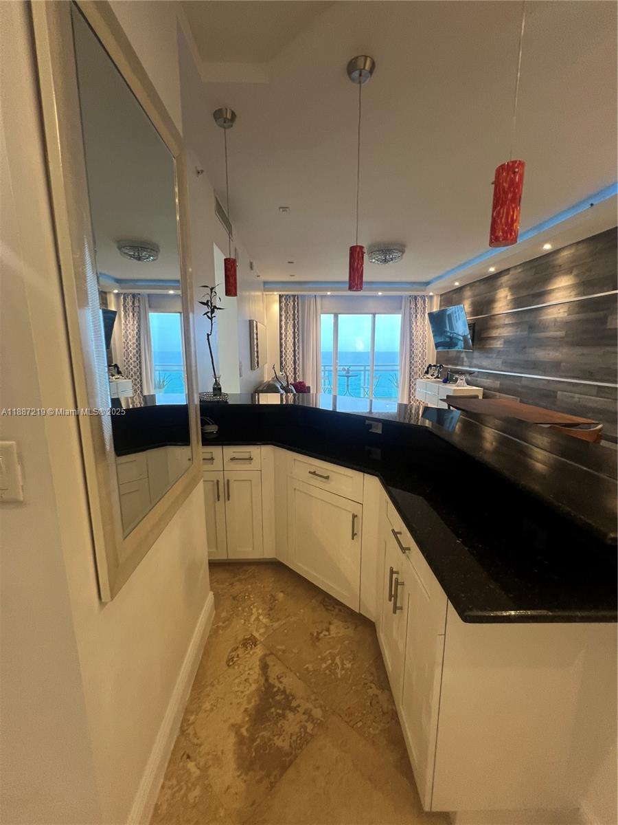 THE COLLINS CONDO - Residential Lease