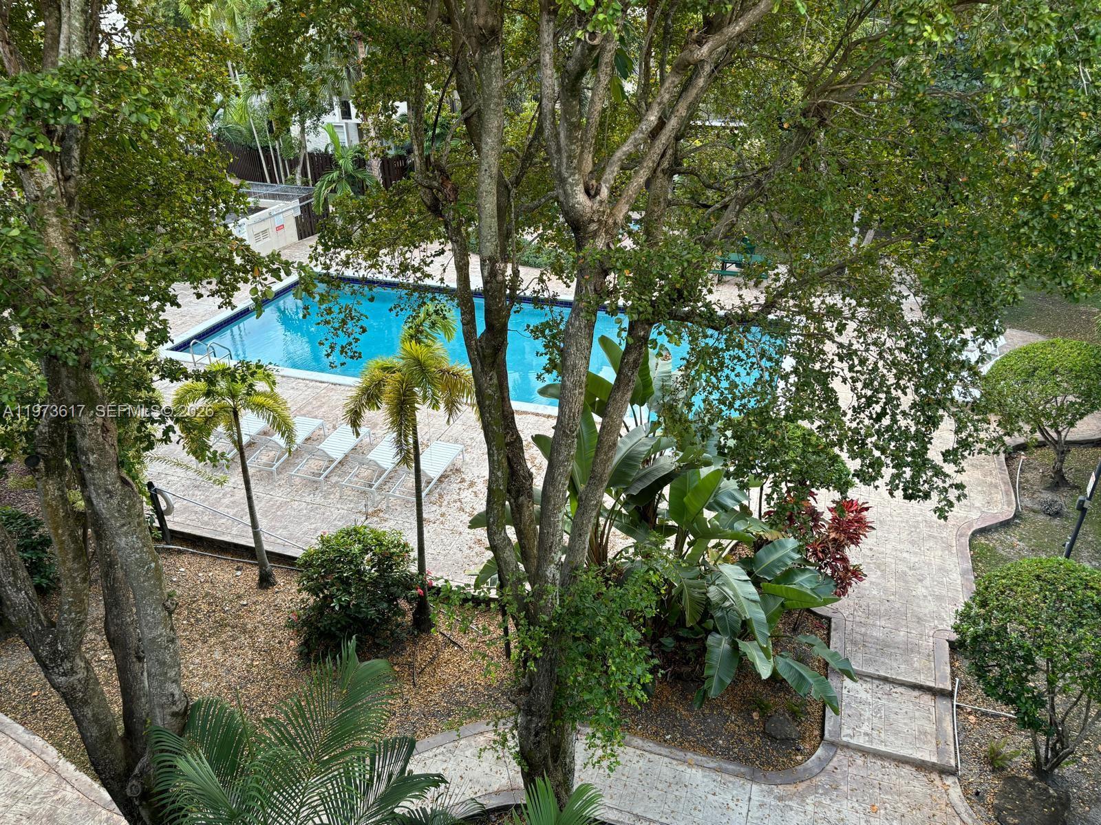 DADELAND GROVE CONDO - Residential