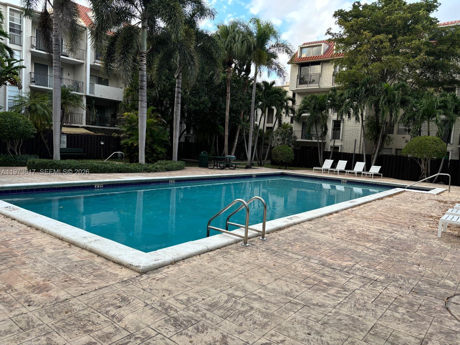 DADELAND GROVE CONDO - Residential