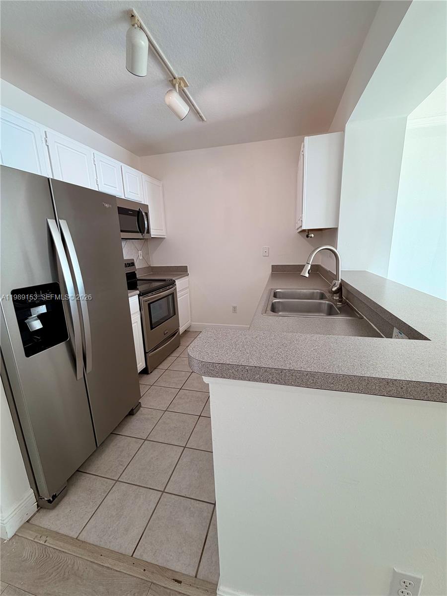 DA VINCI ON DOUGLAS CONDO - Residential Lease