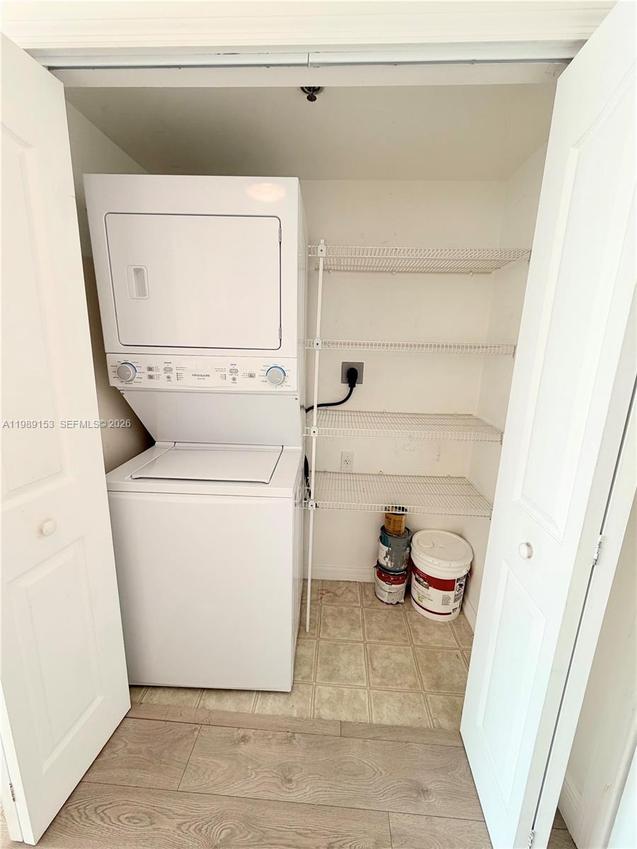 DA VINCI ON DOUGLAS CONDO - Residential Lease