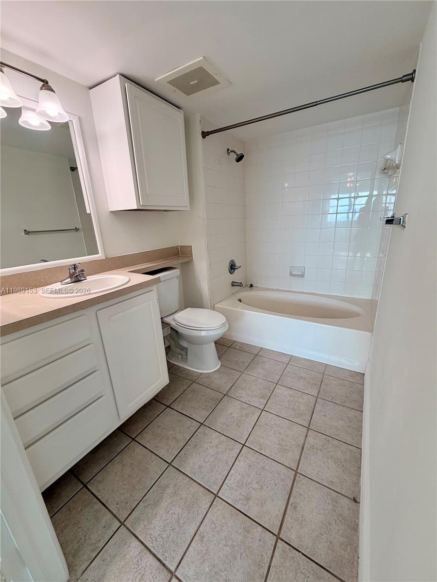 DA VINCI ON DOUGLAS CONDO - Residential Lease