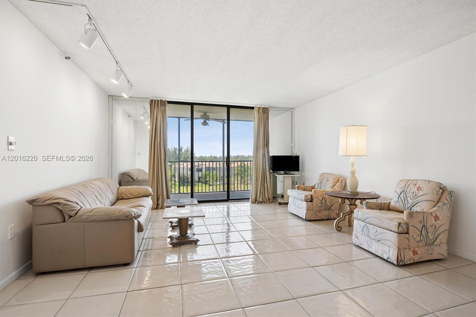 Chantilly Condo - Residential