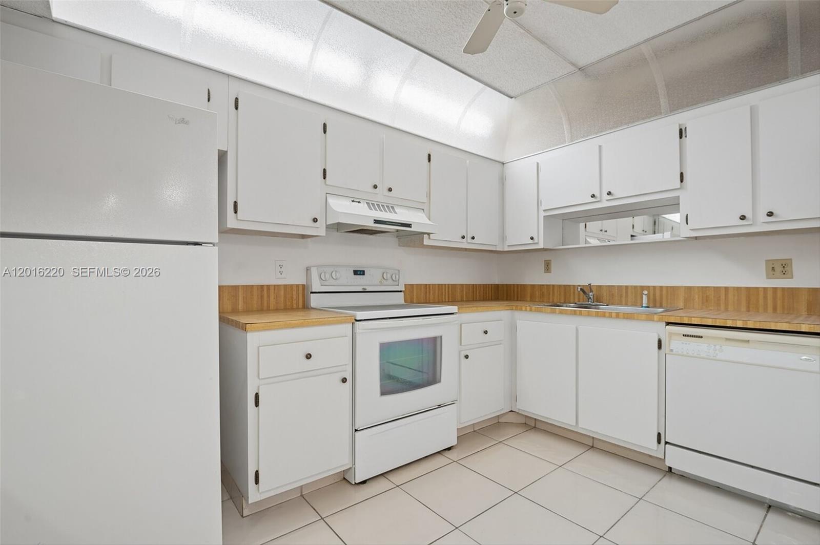 Chantilly Condo - Residential