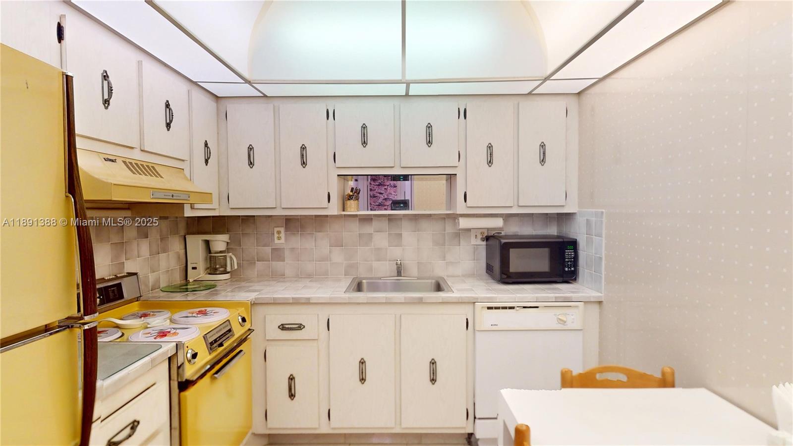 OLYMPUS CONDO PH B - Residential Lease