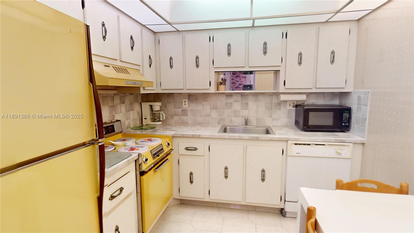 OLYMPUS CONDO PH B - Residential Lease