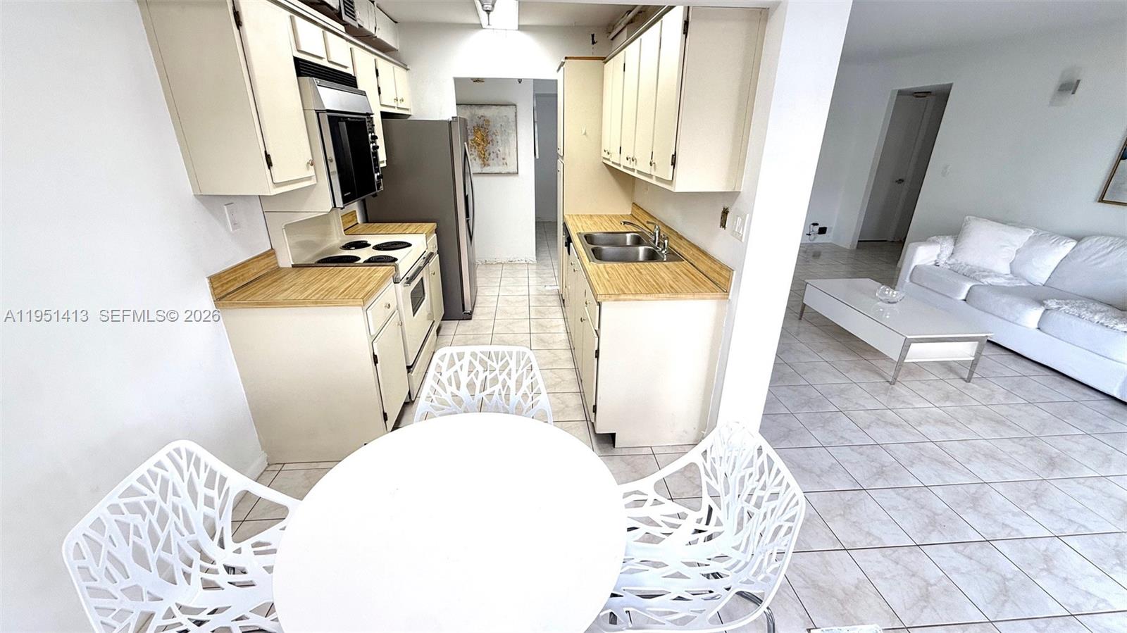 WINSTON TOWERS 700 CONDO - Residential