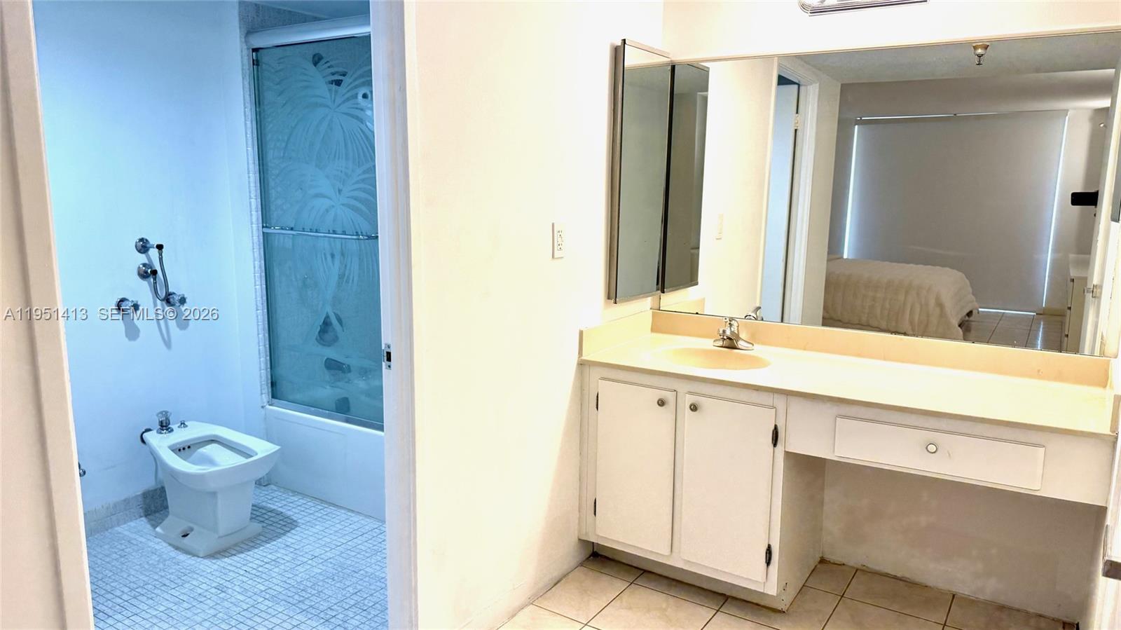 WINSTON TOWERS 700 CONDO - Residential