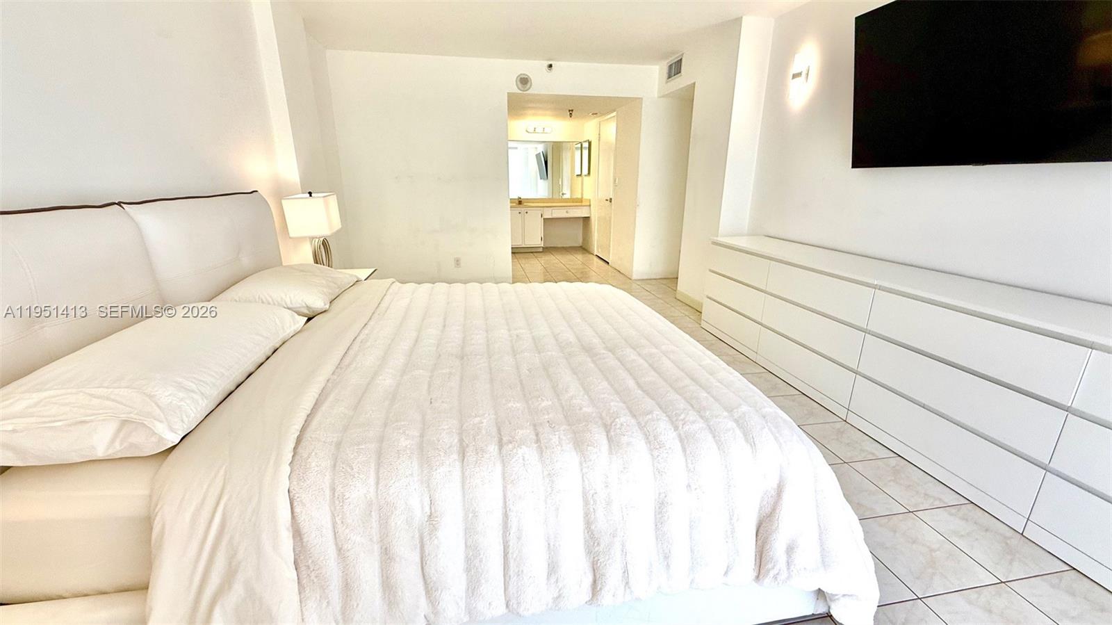 WINSTON TOWERS 700 CONDO - Residential