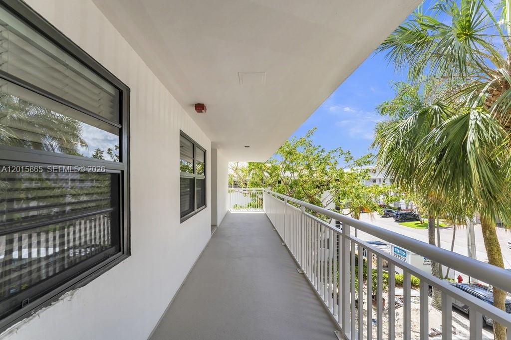 3100 NE 48th St 318