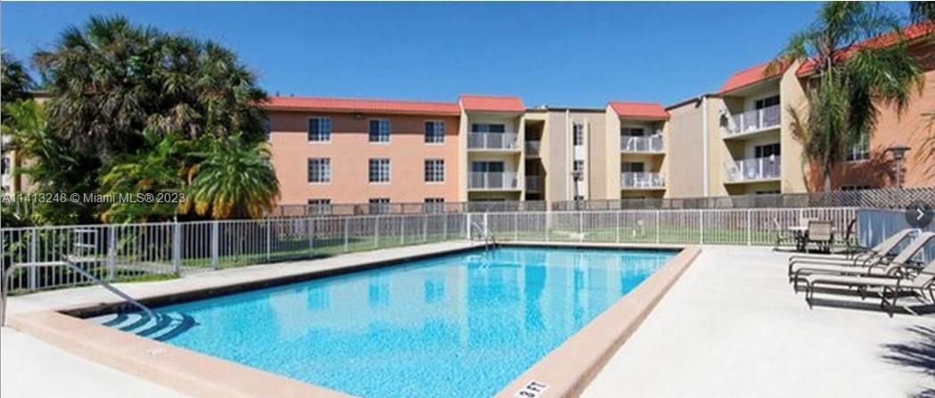Beautiful Apartment 1/1 Doral Gardens II, Quartz Countertop, all Tiled, 2 parking spaces assigned. within walking distance of supermarket, restaurants, and new "Downtown Doral", security patrol, tennis court, fitness center, two pools, community lakes, sidewalks, Excellent opportunity. Laundry facilities on the 2nd Floor. Unit vacant is available right now.