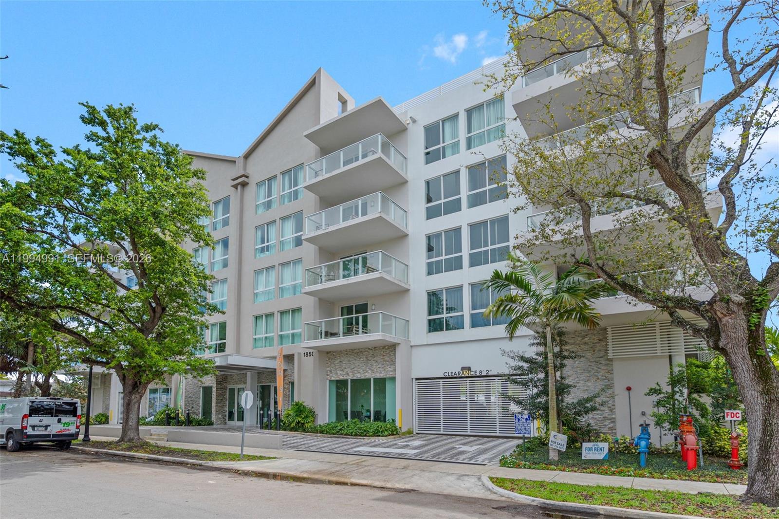 Hollywood 1-21 B - Residential