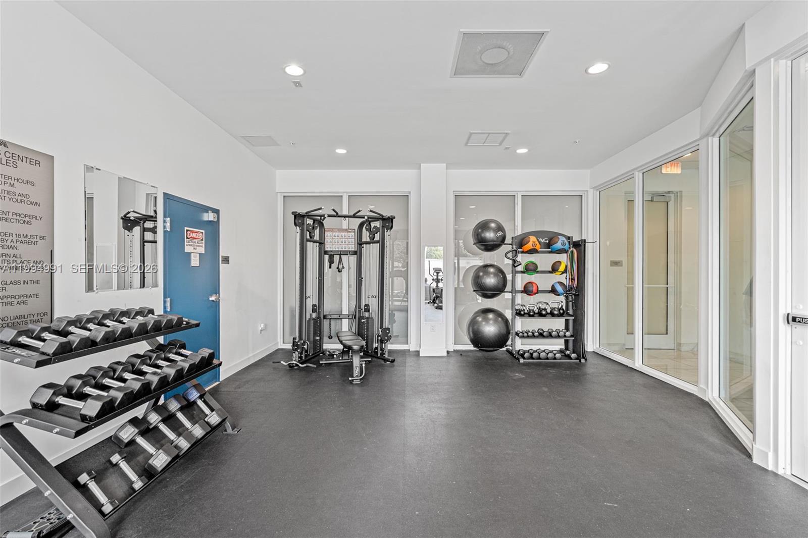 Hollywood 1-21 B - Residential