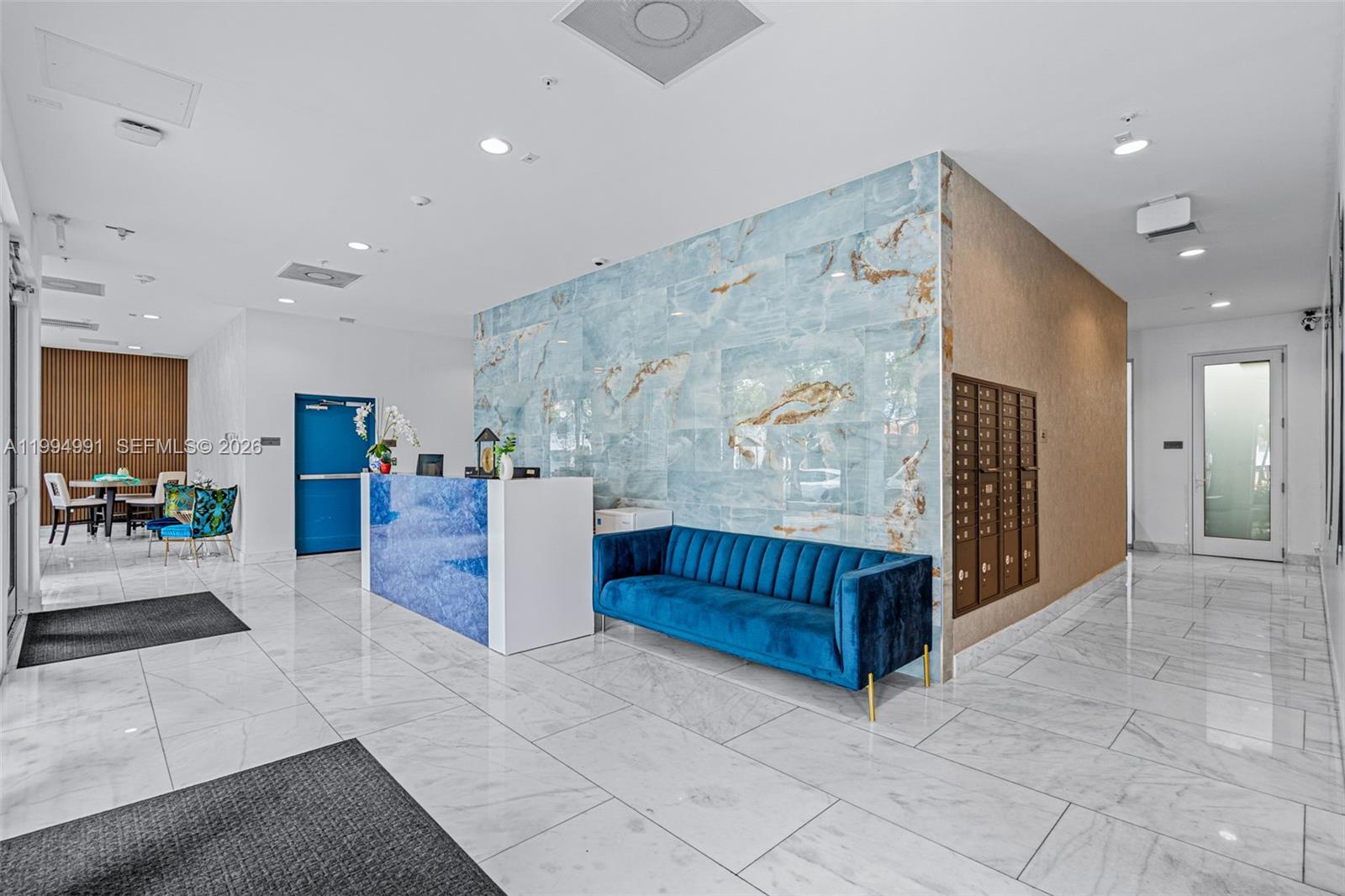 Hollywood 1-21 B - Residential