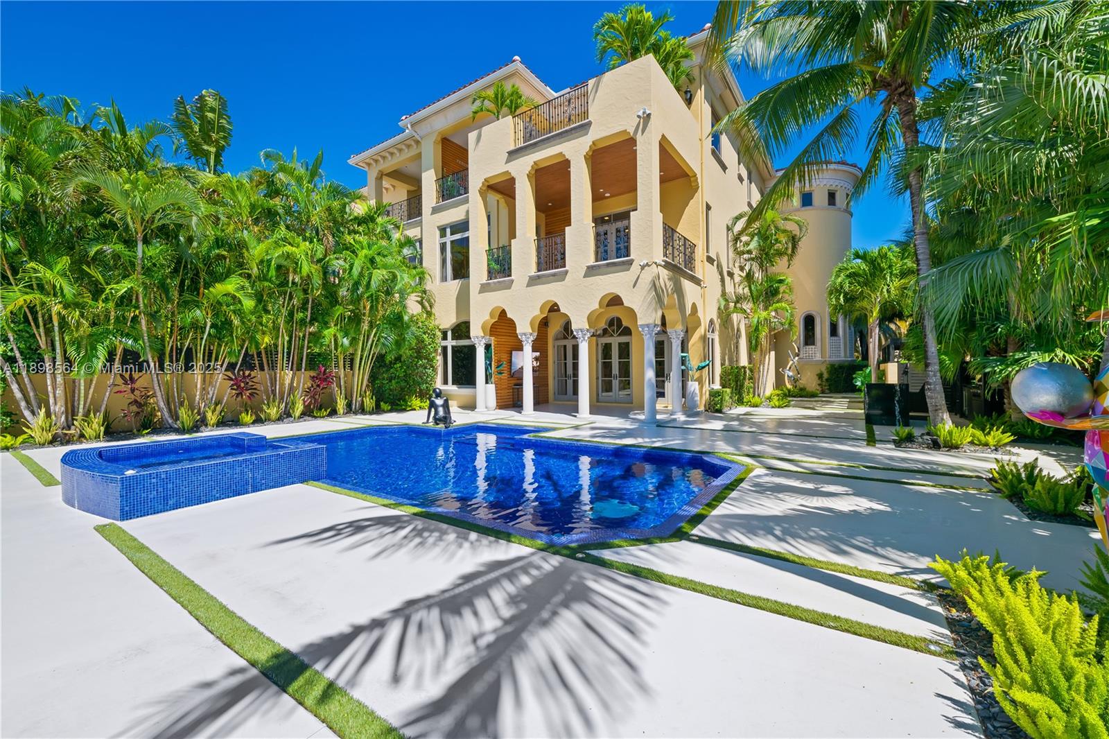 1530 Island Blvd