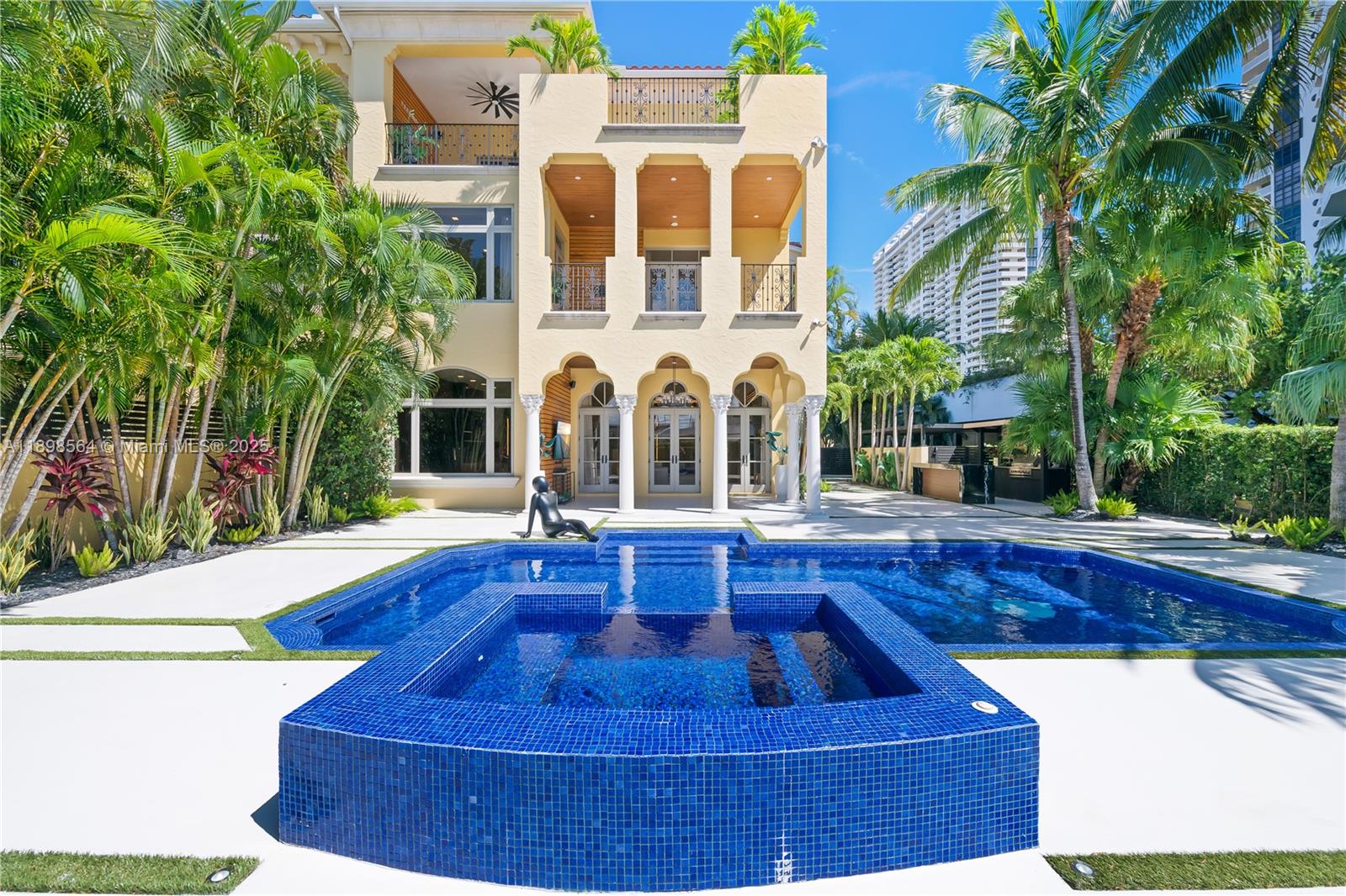 1530 Island Blvd