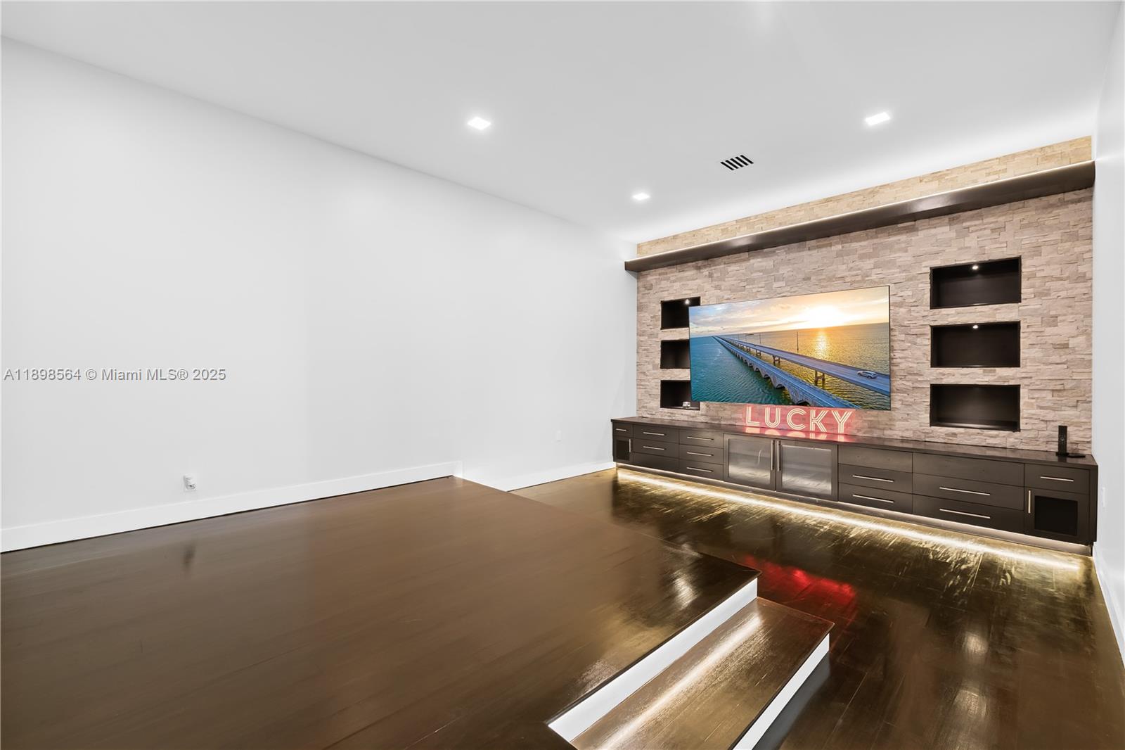 WILLIAMS ISLAND 3RD AMEND - Residential