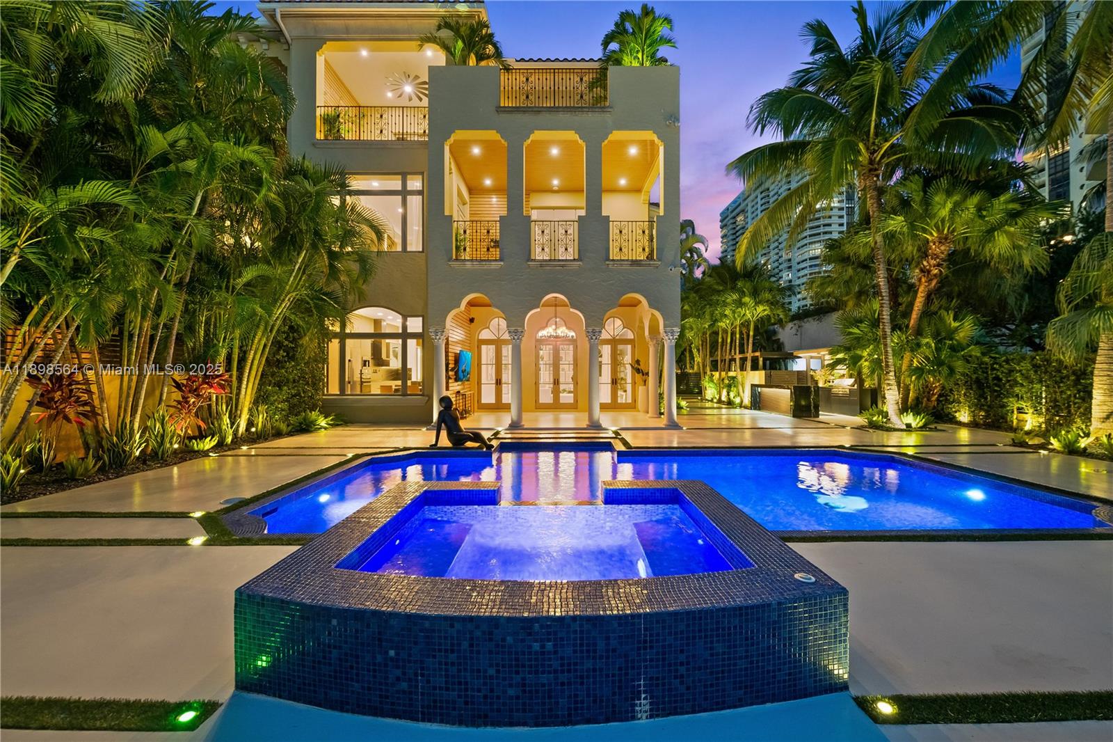 1530 Island Blvd