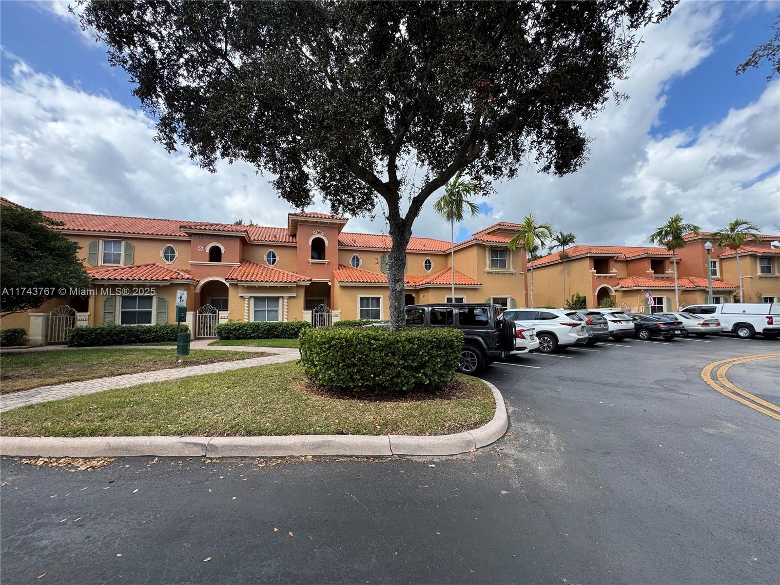 VILLAS AT HARBOR ISLES - Residential