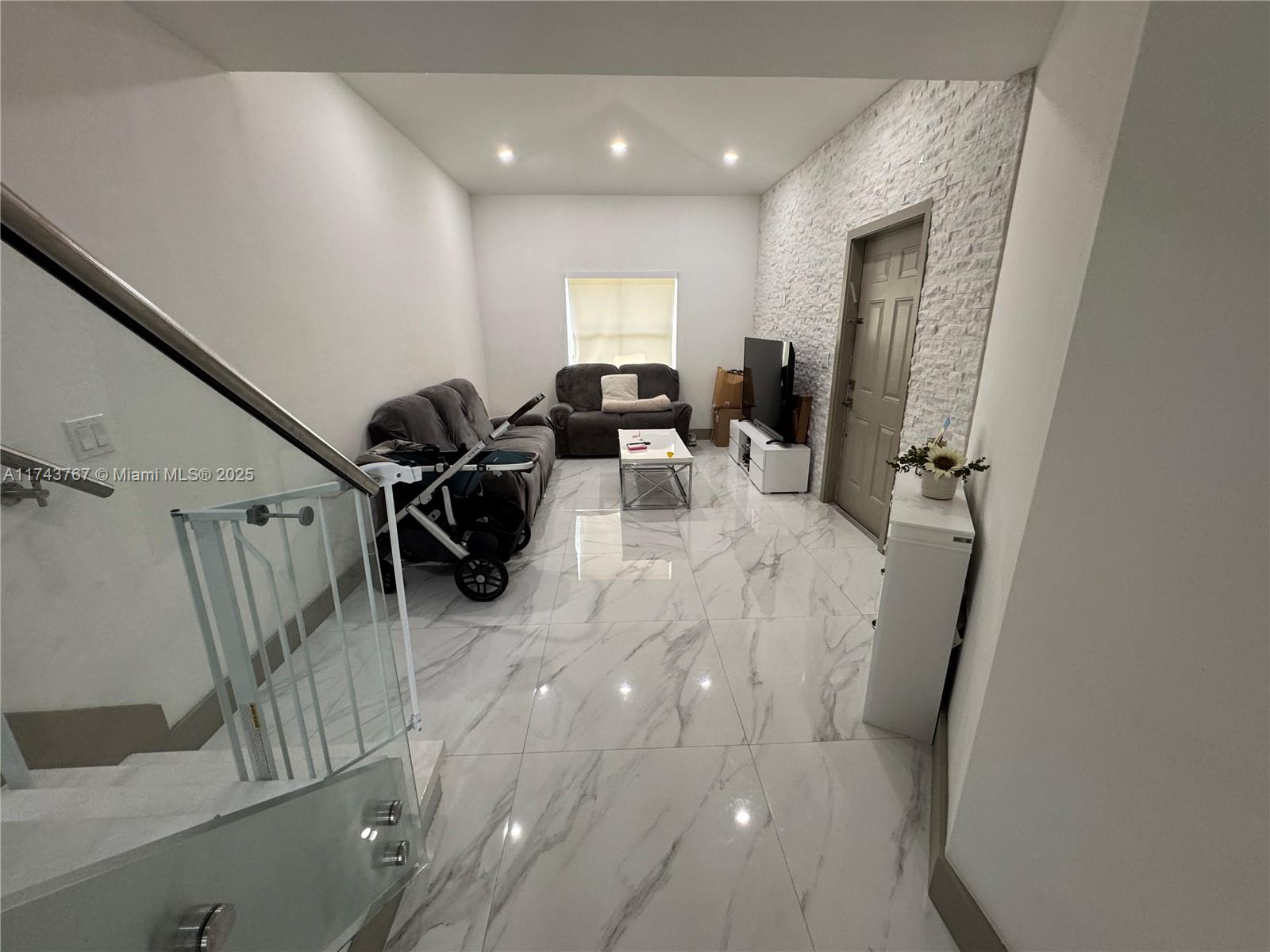 VILLAS AT HARBOR ISLES - Residential
