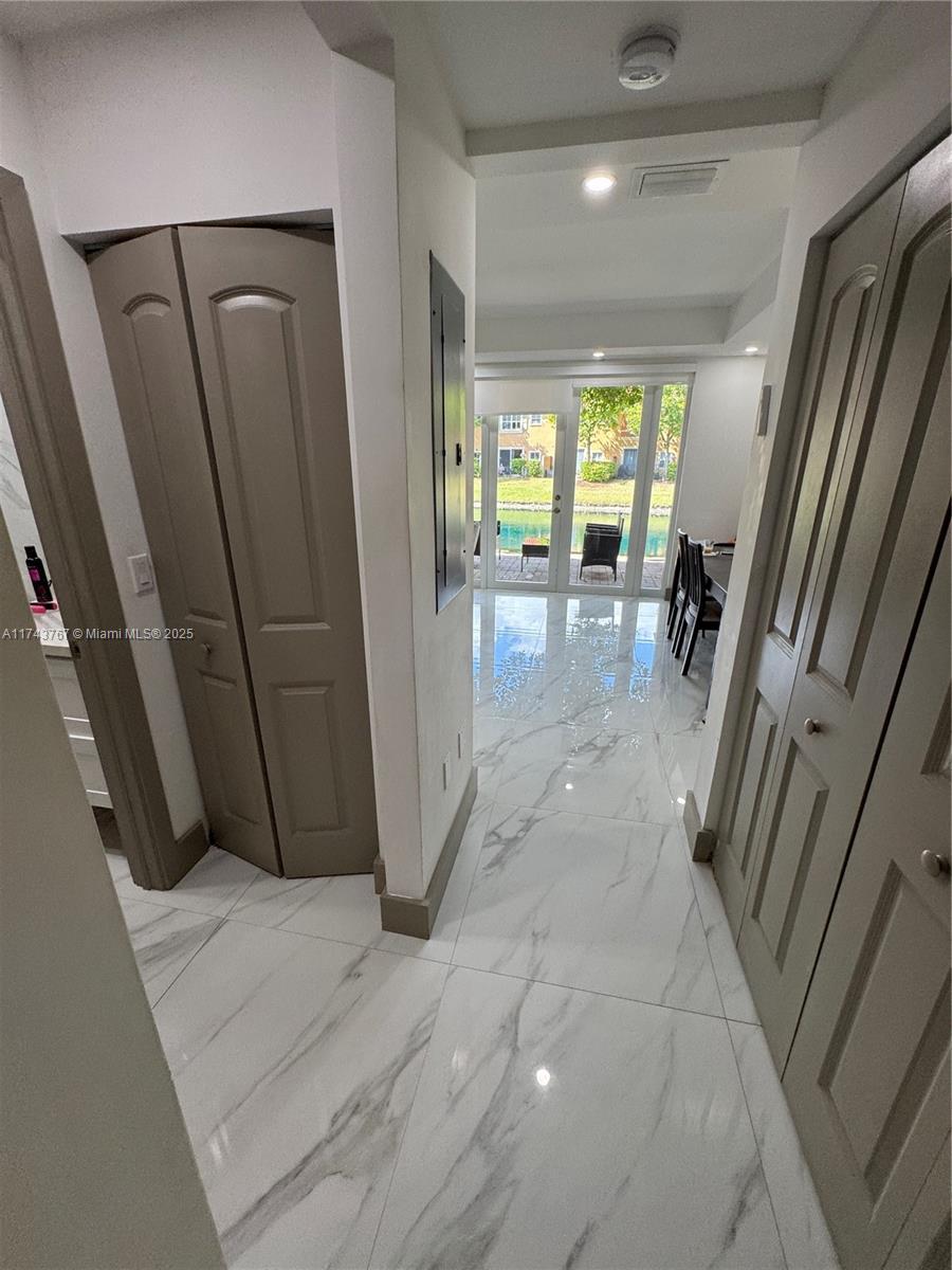 VILLAS AT HARBOR ISLES - Residential