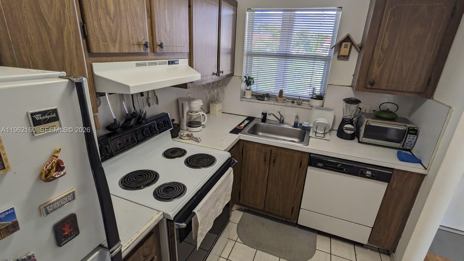 SUNRISE LAKES 24 CONDO - Residential