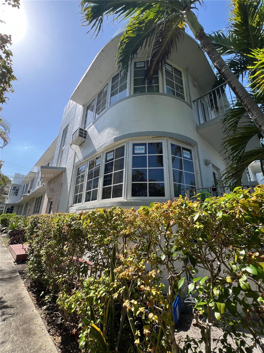 Rental Property at 1136 Pennsylvania Ave 12, Miami Beach, Miami-Dade County, Florida - Bedrooms: 1 
Bathrooms: 1  - $3,200 MO.