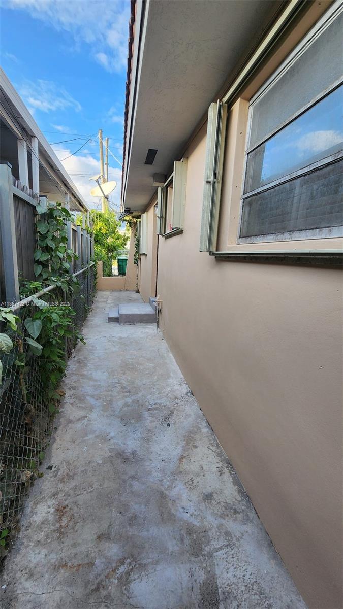 AMND PLAT OF MIAMI SUB UR - Residential Lease