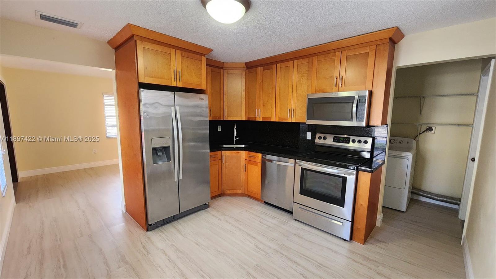 AMND PLAT OF MIAMI SUB UR - Residential Lease