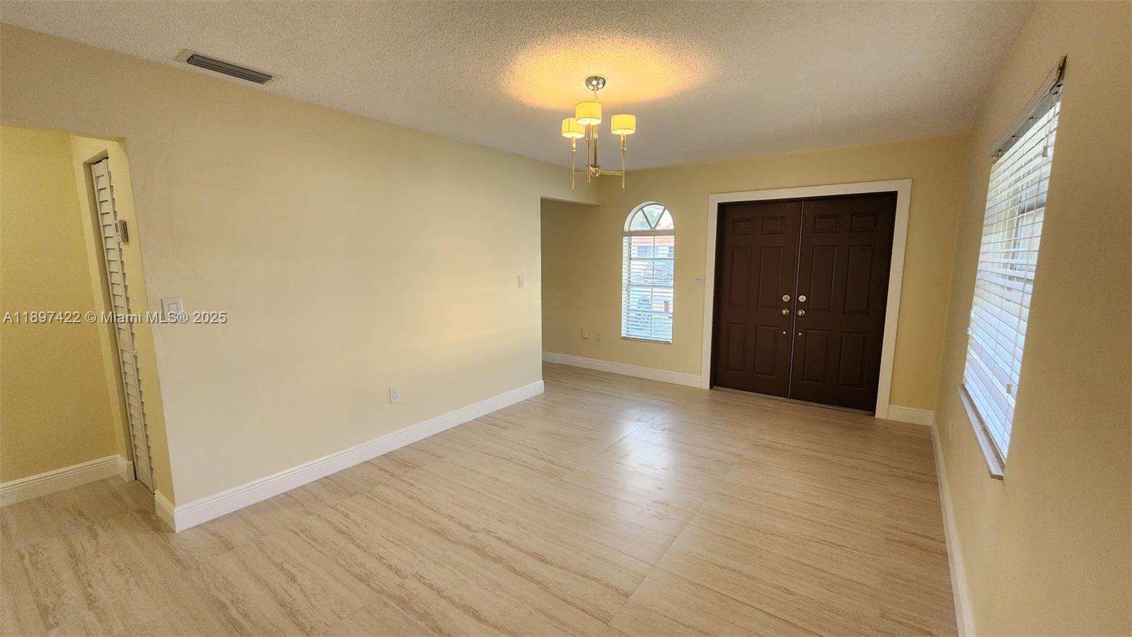 AMND PLAT OF MIAMI SUB UR - Residential Lease