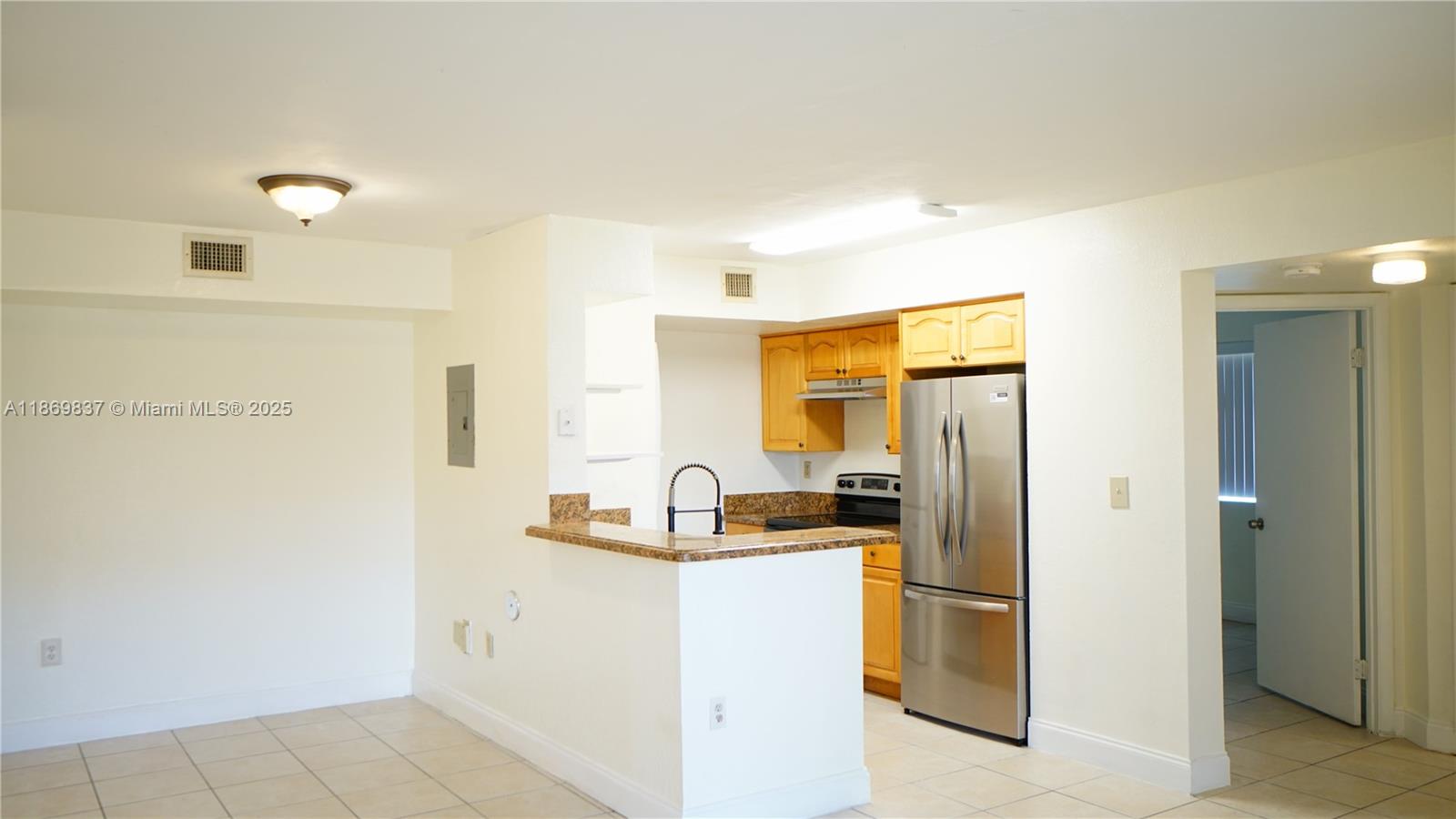 This spacious three-bedroom apartment, located on the first floor, has just been fully updated and is an excellent choice for families looking for comfort, convenience, and a welcoming environment. The updated kitchen is designed with practicality in mind, featuring ample cabinet space, sleek countertops, and new finishes that make cooking and meal prep a pleasant experience. The bathroom has also been renovated with modern fixtures, combining both style and functionality.
Beyond the apartment itself, the community is very family-oriented and safe, making it an ideal place to raise children. The first-floor setting adds easy accessibility, especially for families with young children or seniors.