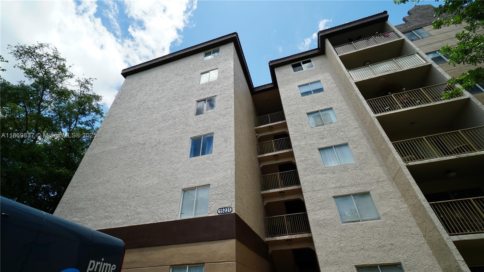 KENDALL LAKE TOWERS CONDO - Residential