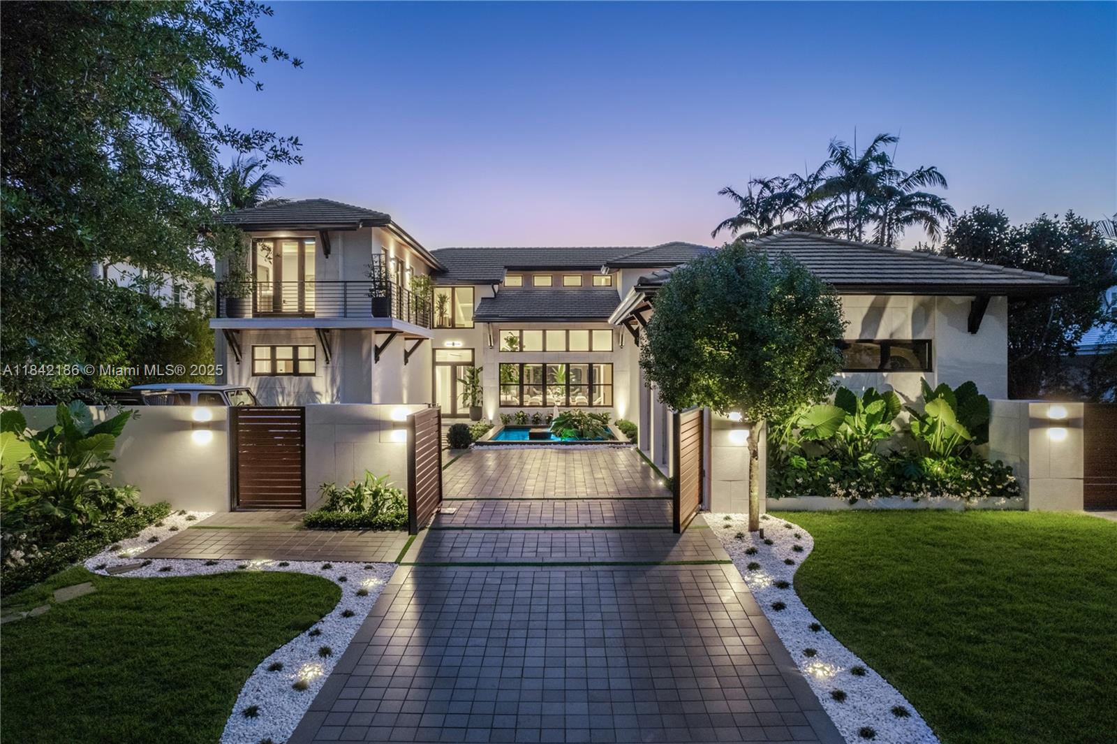 4241 Palm Ln