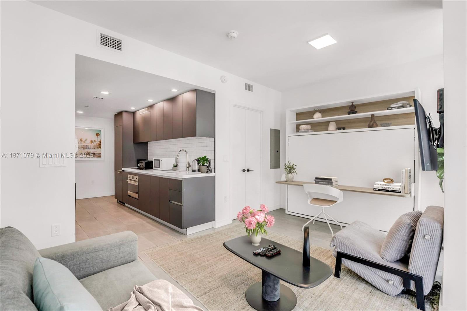 227 NE 2nd St 2611