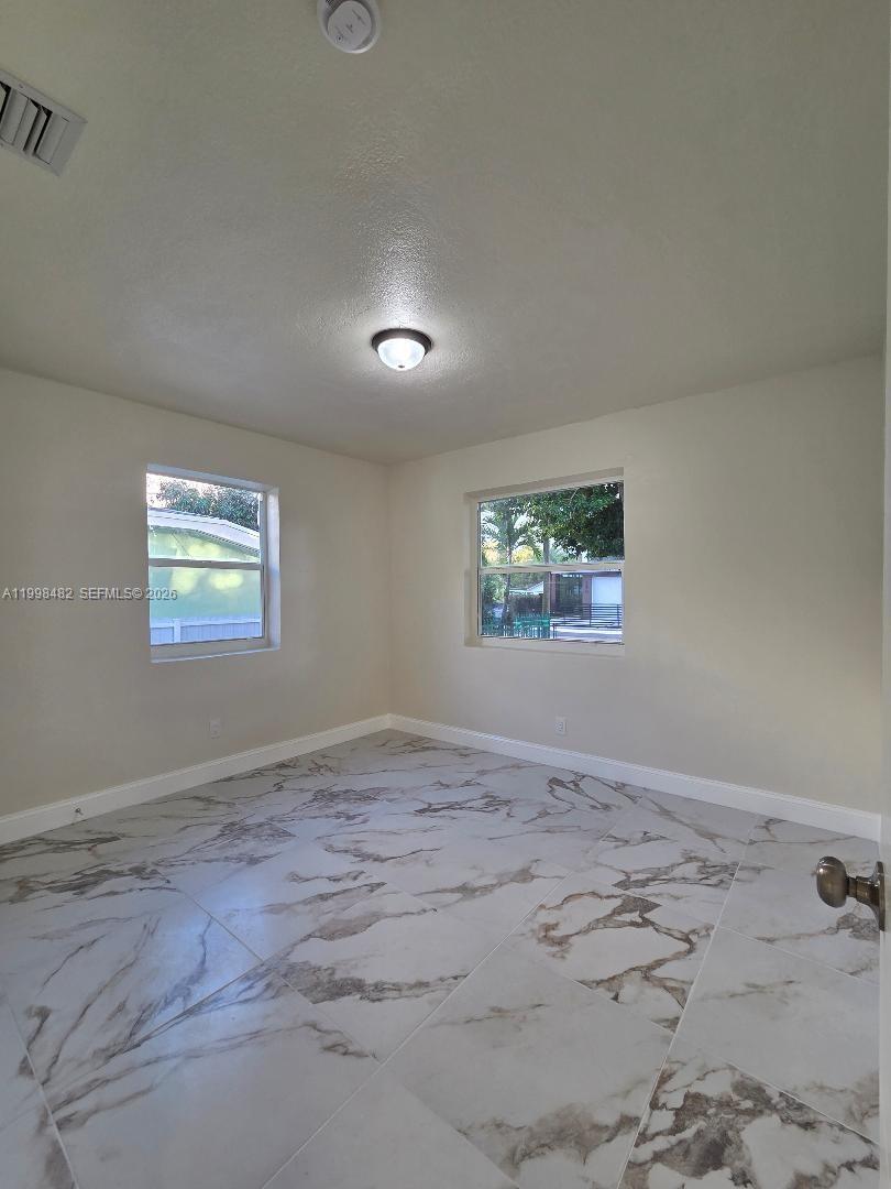 BUENA VISTA HEIGHTS EXTEN - Residential Lease