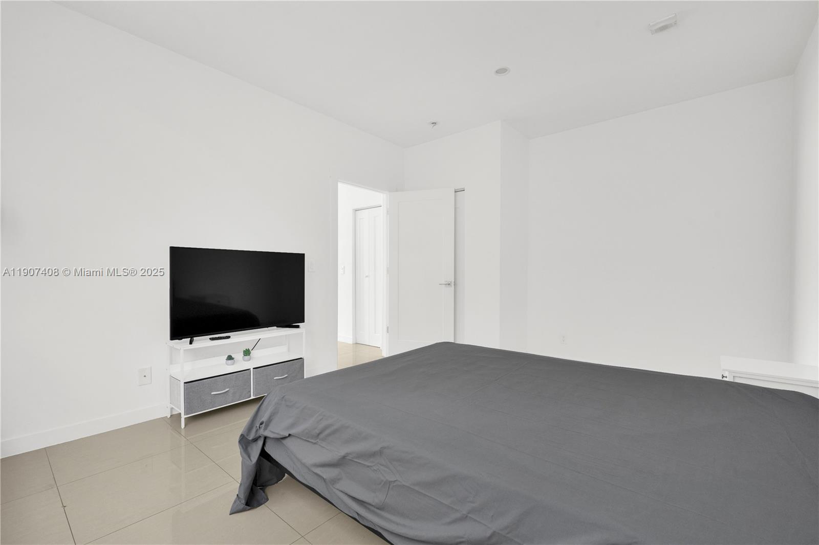 OCEANSIDE SEC ISLE OF NOR - Residential Lease