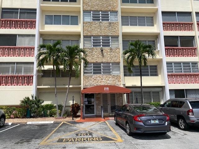 Discover comfortable and convenient living in this beautifully renovated 2-bedroom, 1-bathroom condo on the 3rd floor of First Gulfstream Garden. Flooded with natural light and showcasing a modern cherry-wood kitchen, this unit blends style with function.
Relax on your own private balcony, overlooking the tranquil pool—an ideal spot for morning coffee or evening wind-down. Located in a peaceful 55+ community, you're just 2 miles from the beach, within steps of Gulfstream Park Casino, local shops, and over a dozen excellent dining options, close to Fort laudardale international Airport and Miami International Airport.
Monthly rent: $1,850. Building under renovation. Easy to show with 24-hour advance notice. Don’t miss the chance to make this light-filled, well-located home your own!